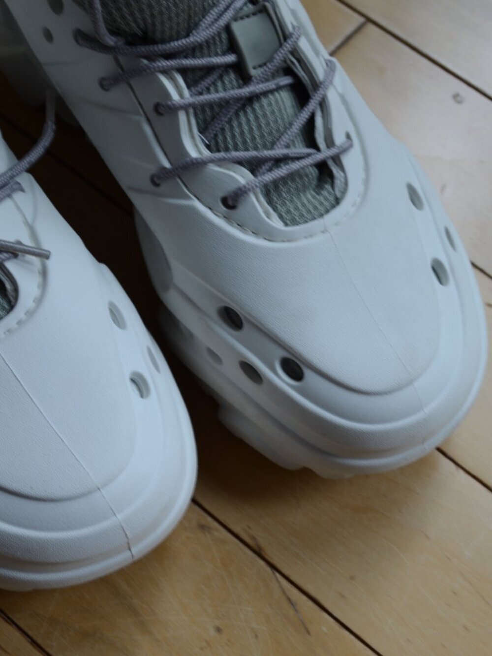 Crocs Men's Nova Trek in Almost White Multi M9 W11 - Picture 3 of 13